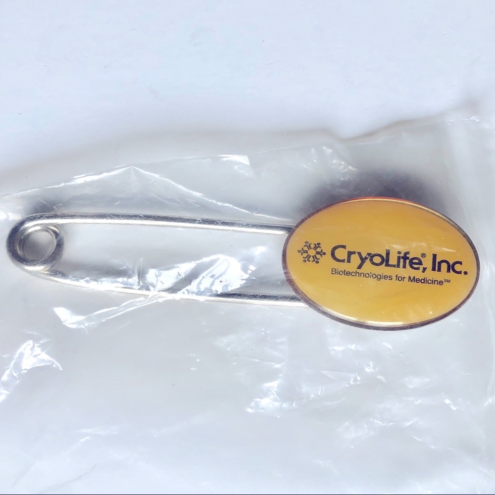 3/$15 VINTAGE NEW CryoLife Giant Safety Pin Hook Badge Ring Holder 3 1/4”